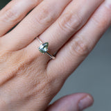 1.03CT PEAR MADAGASCAR SAPPHIRE, PARTI GREEN BLUE YELLOW, 7.86X5.52X3.18MM, UNTREATED