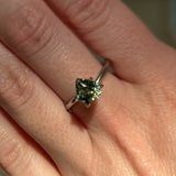 1.79CT MADAGASCAR PEAR SAPPHIRE, PARTI GREEN BLUE YELLOW, 7.69X6.33X5MM, UNTREATED