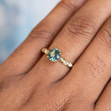 0.96ct Round Color-Shifting Sapphire in 18k Yellow Gold Evergreen Solitaire with Scattered Embedded Diamonds