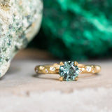 0.96ct Round Color-Shifting Sapphire in 18k Yellow Gold Evergreen Solitaire with Scattered Embedded Diamonds