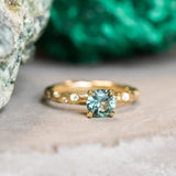 0.96ct Round Color-Shifting Sapphire in 18k Yellow Gold Evergreen Solitaire with Scattered Embedded Diamonds