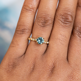 0.96ct Round Color-Shifting Sapphire in 18k Yellow Gold Evergreen Solitaire with Scattered Embedded Diamonds