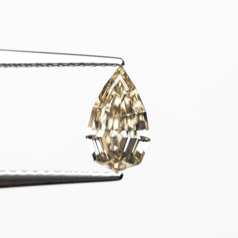 0.90ct 8.57x5.16x3.02mm VS2 C4 Geo Pear Step Cut 🇿🇦 26119-07