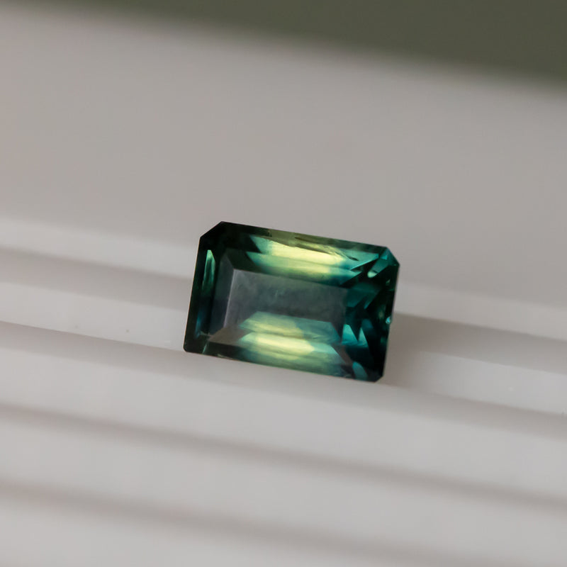 1.45CT EMERALD CUT AUSTRALIAN PARTI SAPPHIRE, UNTREATED, GREEN, TEAL, YELLOW, 7.14X5.21X3.69MM