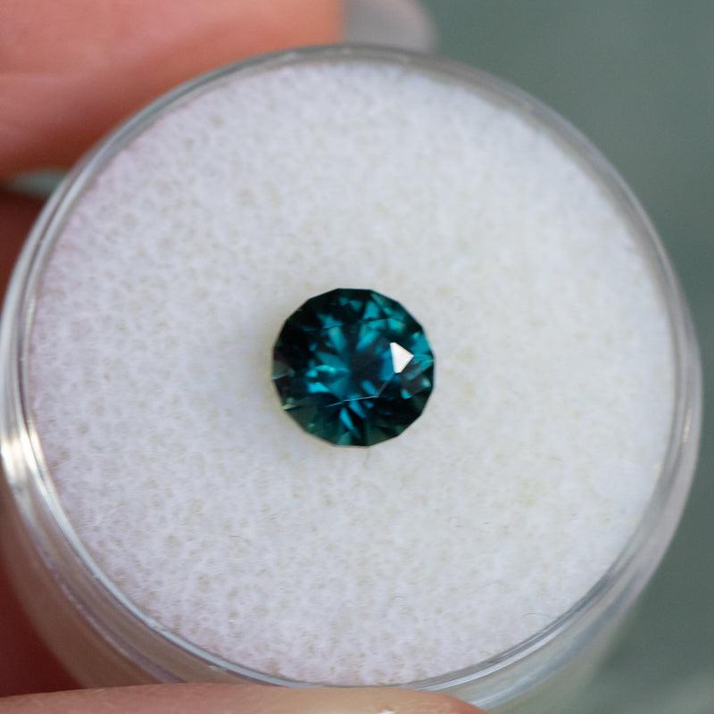 1.60CT ROUND NIGERIAN SAPPHIRE, UNTREATED, DEEP TEAL BLUE GREEN, 6.8X4.6MM