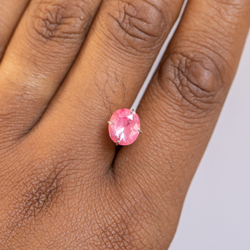 1.75CT OVAL MOZAMBIQUE SAPPHIRE, BRIGHT PINK, 8.22X7.10X4.17MM