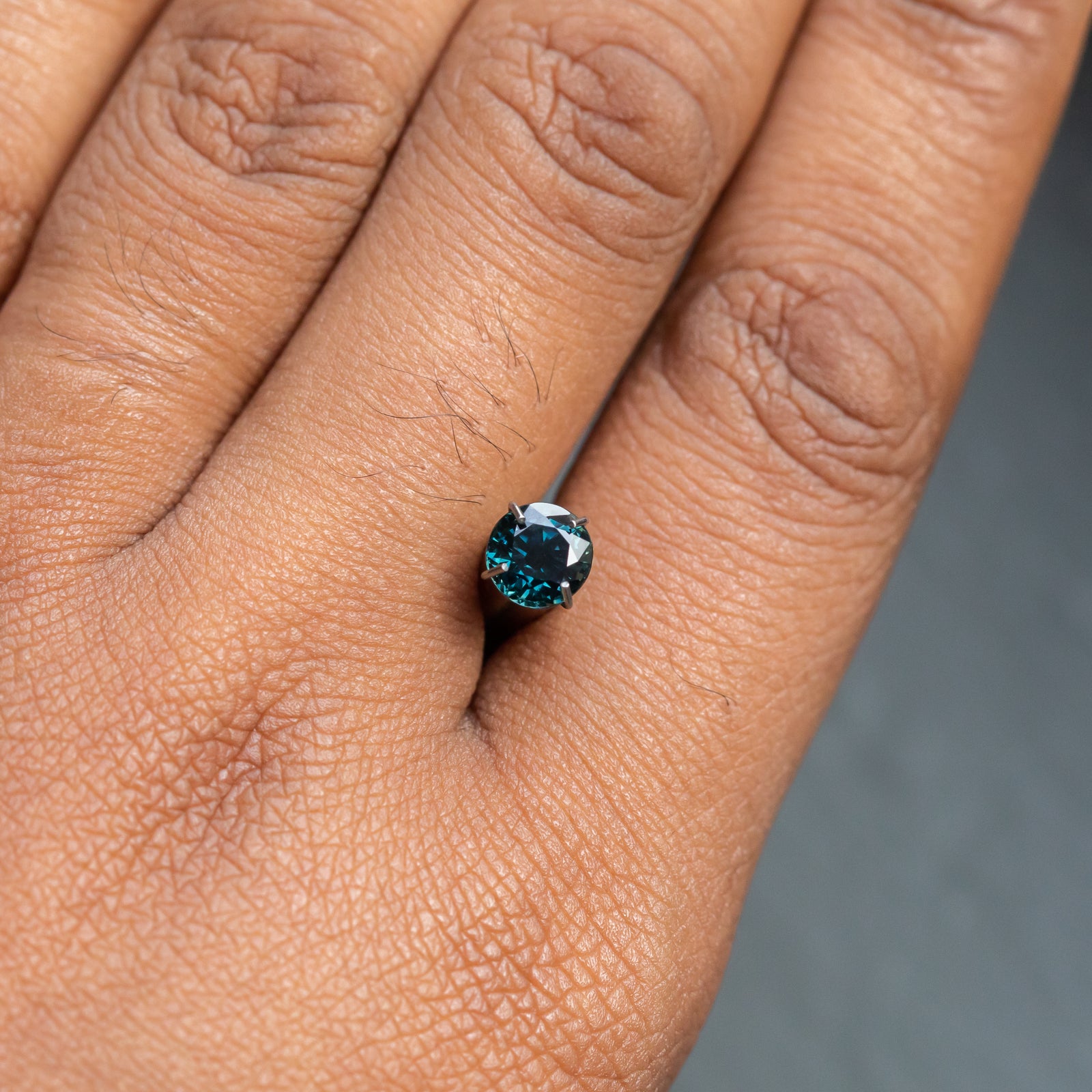 Saphir Vert-bleu Naturel D'Australie - 6.7x5.5 Mm - 0.69 Carats - Rare Et Traité Par Chauffage