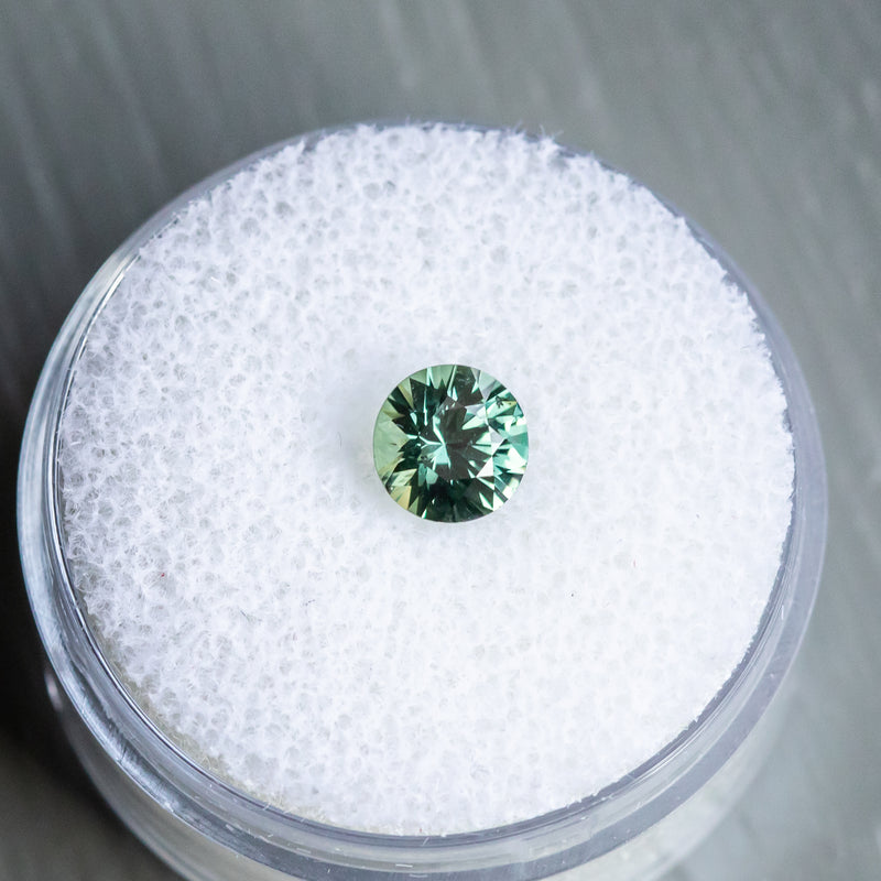 0.98CT ROUND SAPPHIRE, MEDIUM GREEN, 6.00X3.93MM