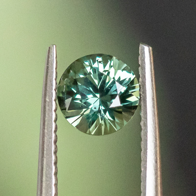 0.98CT ROUND SAPPHIRE, MEDIUM GREEN, 6.00X3.93MM