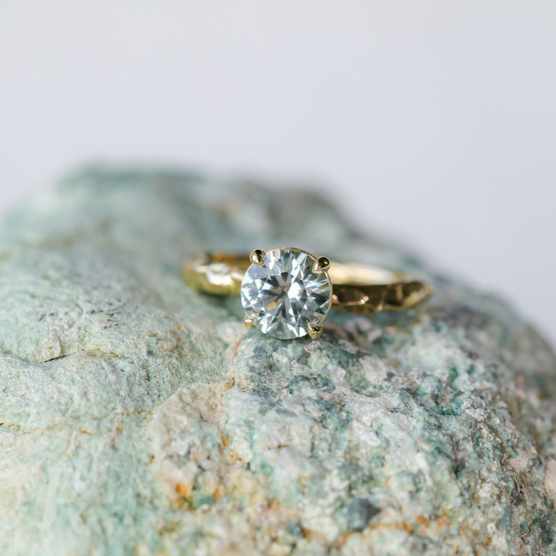 1.64ct Round "Hearts & Arrows" Cut Untreated Montana Sapphire 4 Prong Solitaire Evergreen Ring in 18k Yellow Gold