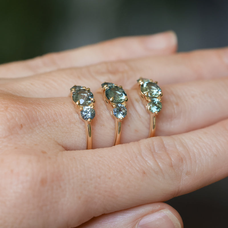 0.92ct Unheated Teal Montana Sapphire and Montana Sapphire Side Three Stone Ring in 14k Yellow Gold