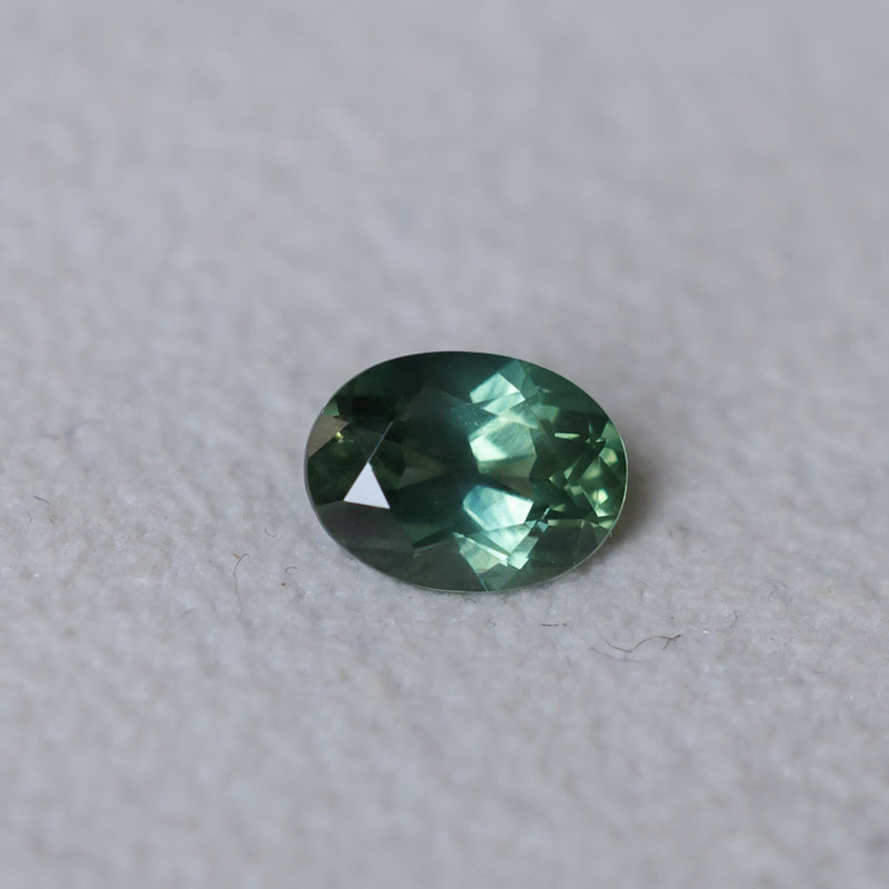 1.64CT OVAL AUSTRALIAN SAPPHIRE, FOREST GREEN WITH LIGHT BLUE, UNTREATED, 7.7X5.92X3.98MM
