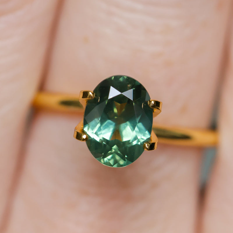 1.64CT OVAL AUSTRALIAN SAPPHIRE, FOREST GREEN WITH LIGHT BLUE, UNTREATED, 7.7X5.92X3.98MM