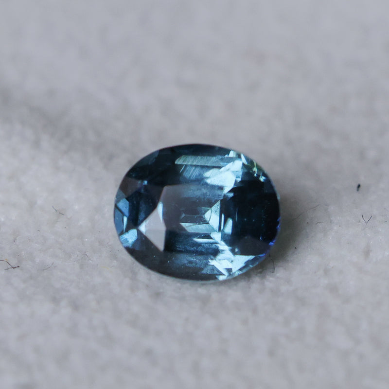 2.02CT OVAL MADAGASCAR SAPPHIRE, DEEP TEAL AND LIGHT BLUE FLASHES, UNTREATED, 7.3X6.1X5.1MM