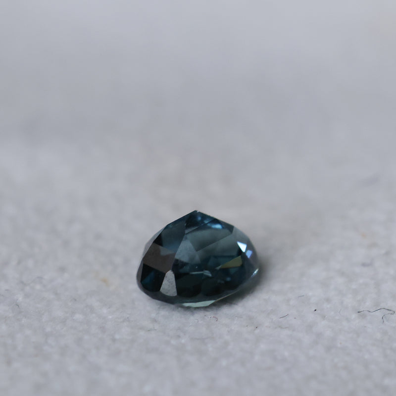 2.02CT OVAL MADAGASCAR SAPPHIRE, DEEP TEAL AND LIGHT BLUE FLASHES, UNTREATED, 7.3X6.1X5.1MM