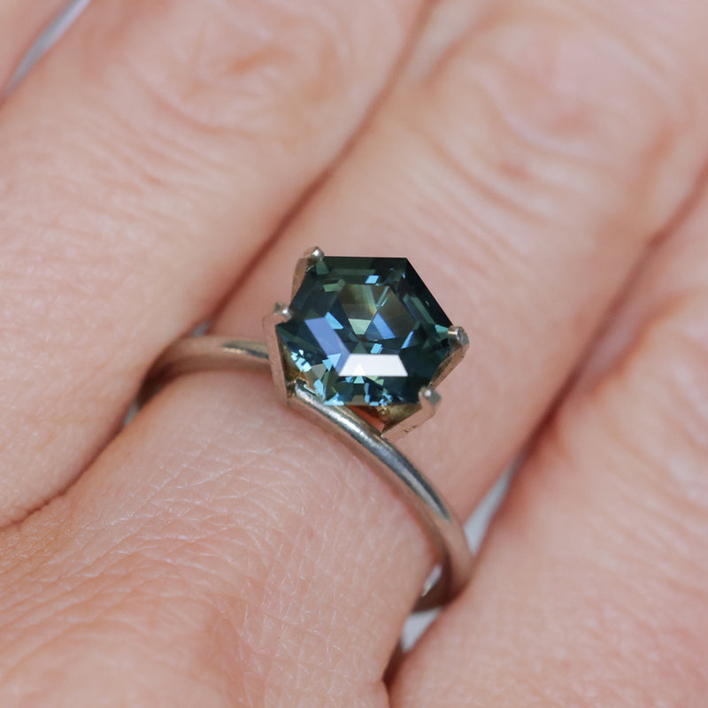アルマスリング　hanataba 茜 2.41CT MADAGASCAR HEXAGON SAPPHIRE, STEELY BLUE GREY, 7.67X5.22MM