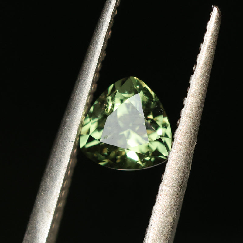 1.10CT AUSTRALIAN TRILLION SAPPHIRE, OLIVE GREEN, UNTREATED, 6MM