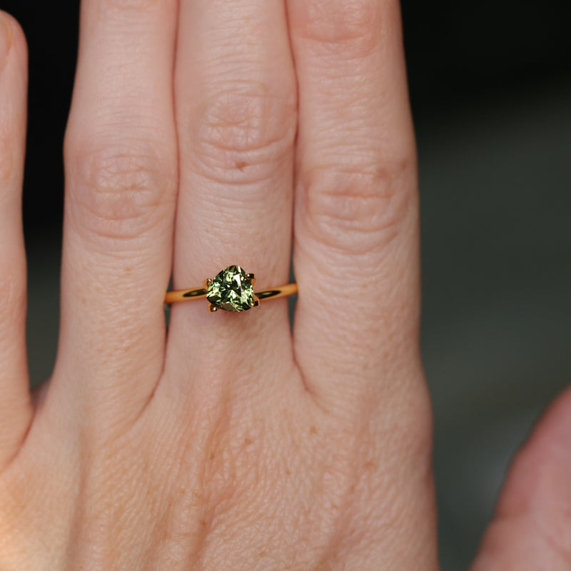 1.10CT AUSTRALIAN TRILLION SAPPHIRE, OLIVE GREEN, UNTREATED, 6MM