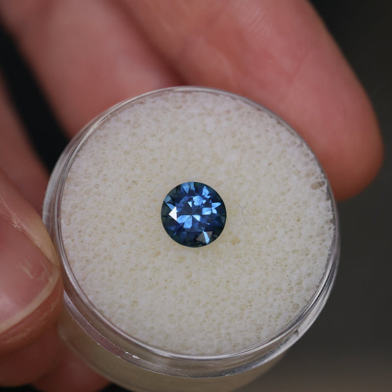 1.25CT ROUND BRILLIANT MONTANA SAPPHIRE, VIBRANT ROYAL BLUE TEAL, 6.46X4.19MM