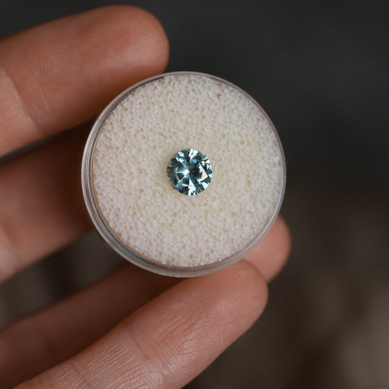 1.26CT ROUND MONTANA SAPPHIRE, COLOR SHIFTING BLUE TO GREY, UNTREATED, 6.5X4MM