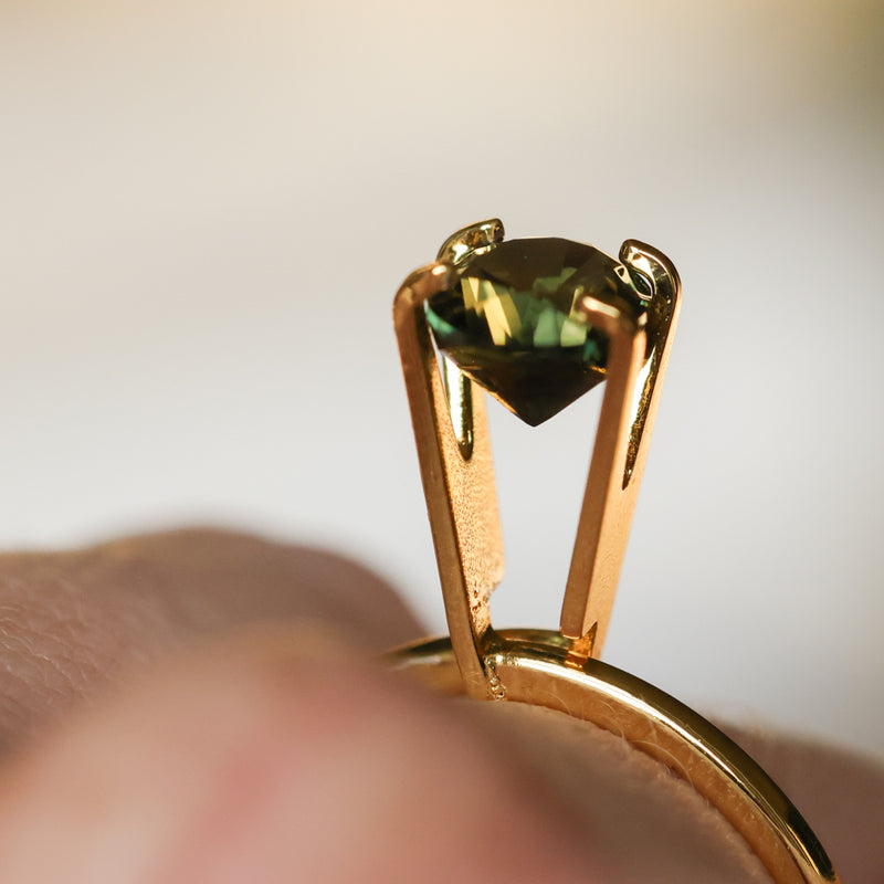 1.90CT OVAL BRILLIANT AUSTRALIAN SAPPHIRE, TEAL GREEN, UNTREATED, 7.95X5.98X4.72MM