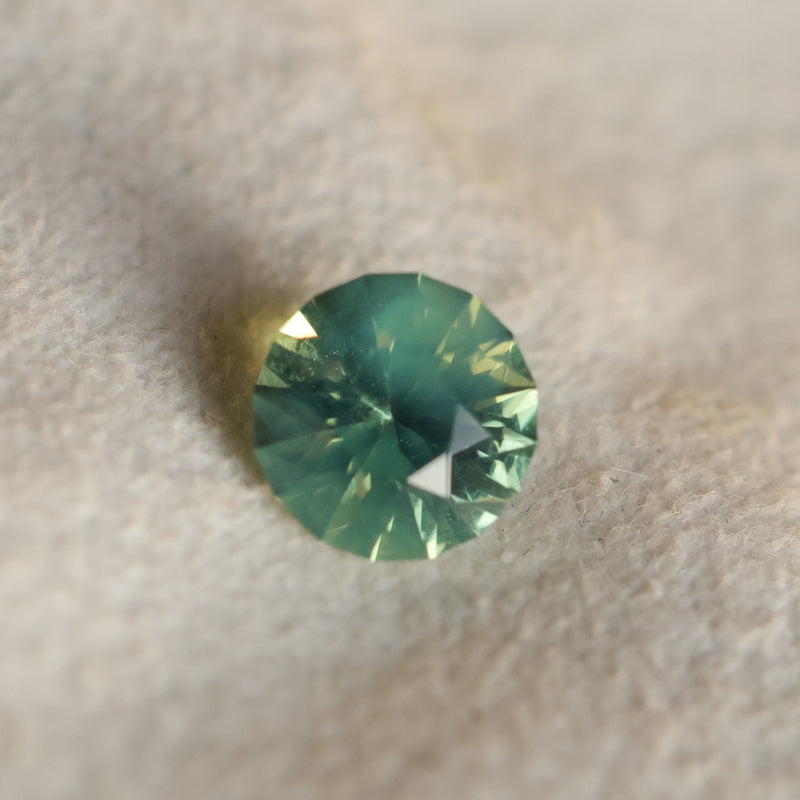 1.29CT ROUND MADAGASCAR SAPPHIRE, SILKY YELLOW GREEN PARTI, UNTREATED, 6.4X4.22MM