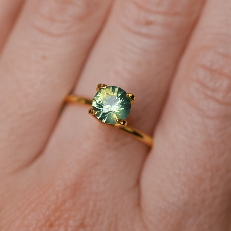 1.29CT ROUND MADAGASCAR SAPPHIRE, SILKY YELLOW GREEN PARTI, UNTREATED, 6.4X4.22MM