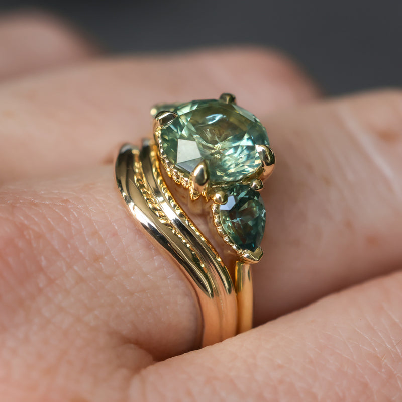 2.75ct Round Untreated Parti Montana Sapphire and Pear Montana Sapphire Three Stone Low Profile Scallop Ring in 18k Yellow Gold