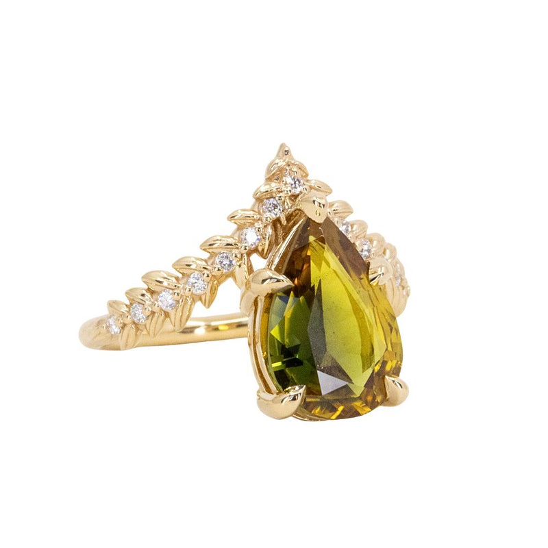 3.68ct Bicolor Australian Untreated Pear Sapphire and Diamond-Studded Pointed Vine Solitaire in 18k Yellow Gold