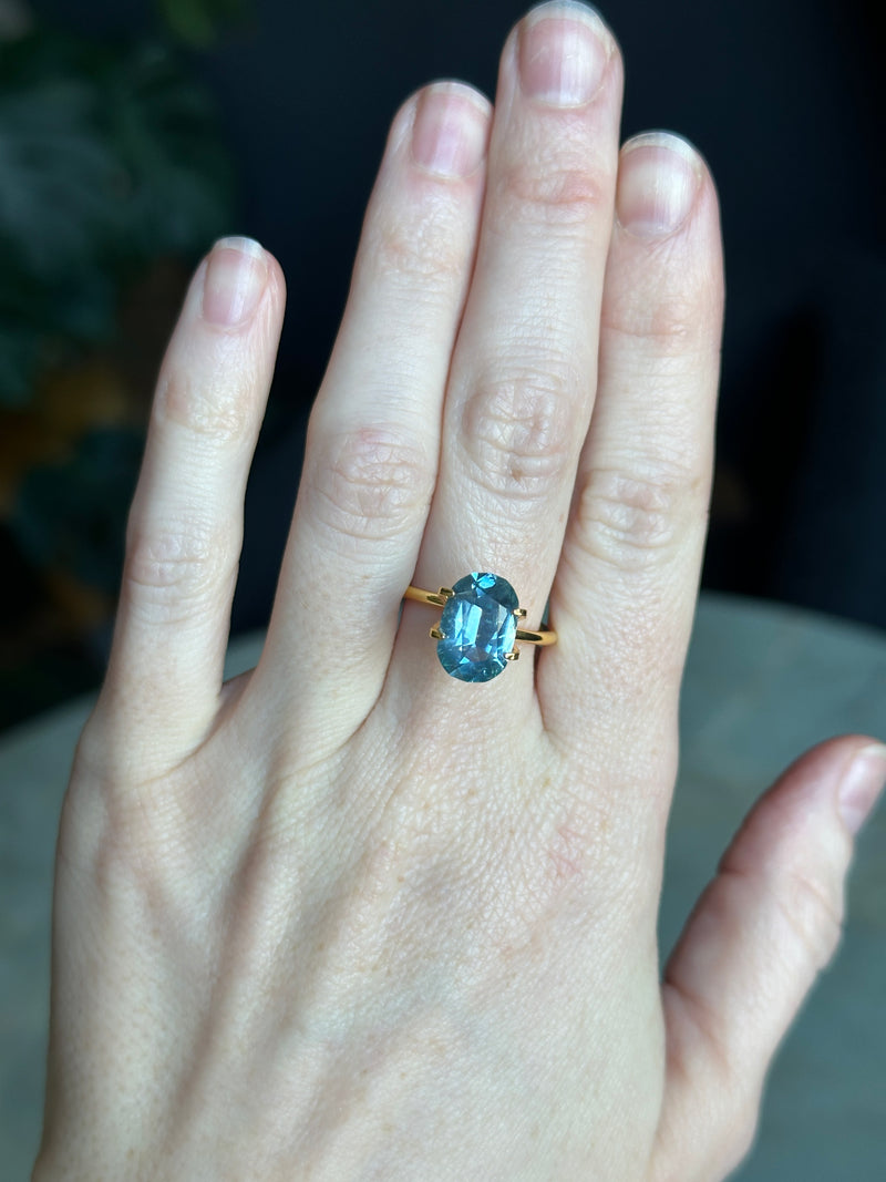 4.25CT ELONGATED CUSHION MONTANA SAPPHIRE, MEDIUM TEAL BLUE, 8.18x11.9MM