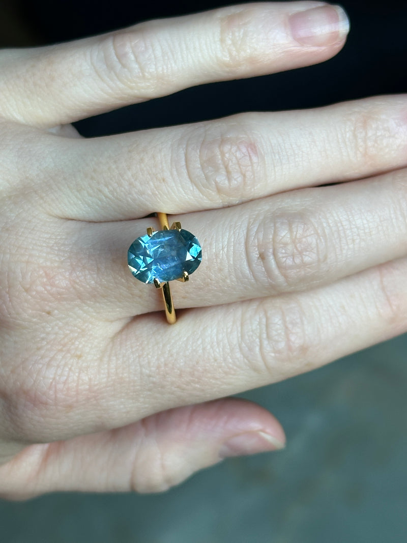 4.25CT ELONGATED CUSHION MONTANA SAPPHIRE, MEDIUM TEAL BLUE, 8.18x11.9MM