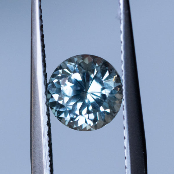1.44CT ROUND PRECISION CUT MONTANA SAPPHIRE, WHITE BRILLIANT, 6.56X4.50MM