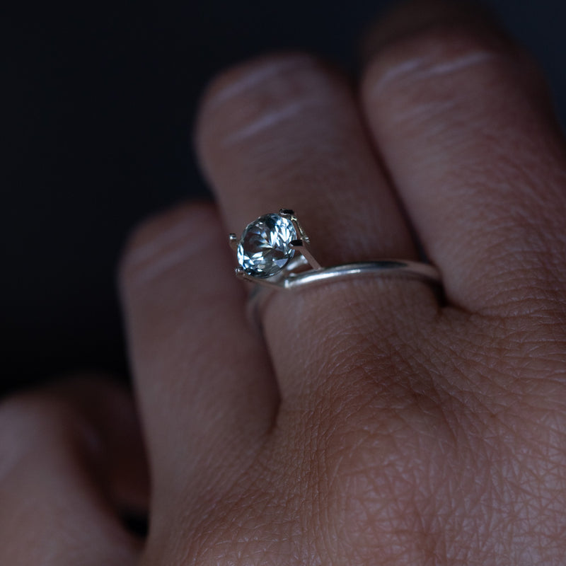 1.44CT ROUND PRECISION CUT MONTANA SAPPHIRE, WHITE BRILLIANT, 6.56X4.50MM