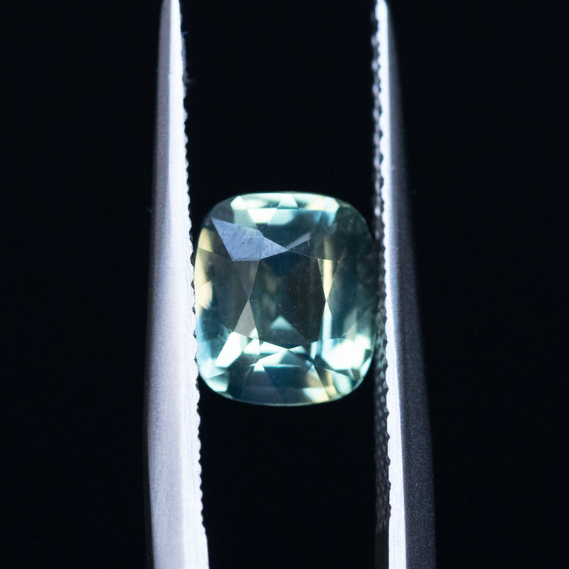 Saphir Vert Bleu . 0.58 cts. VVS. Non Chauffé. Madagascar Saphir Vert Bleu . 0.58 cts. VVS. Non Chauffé. Madagascar
