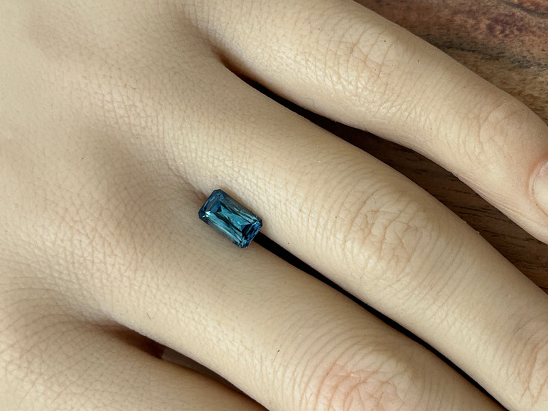 1.54CT ELONGATED PRECISION "SCISSOR" CUT MONTANA SAPPHIRE, TEAL BLUE, 7.9X4.9MM