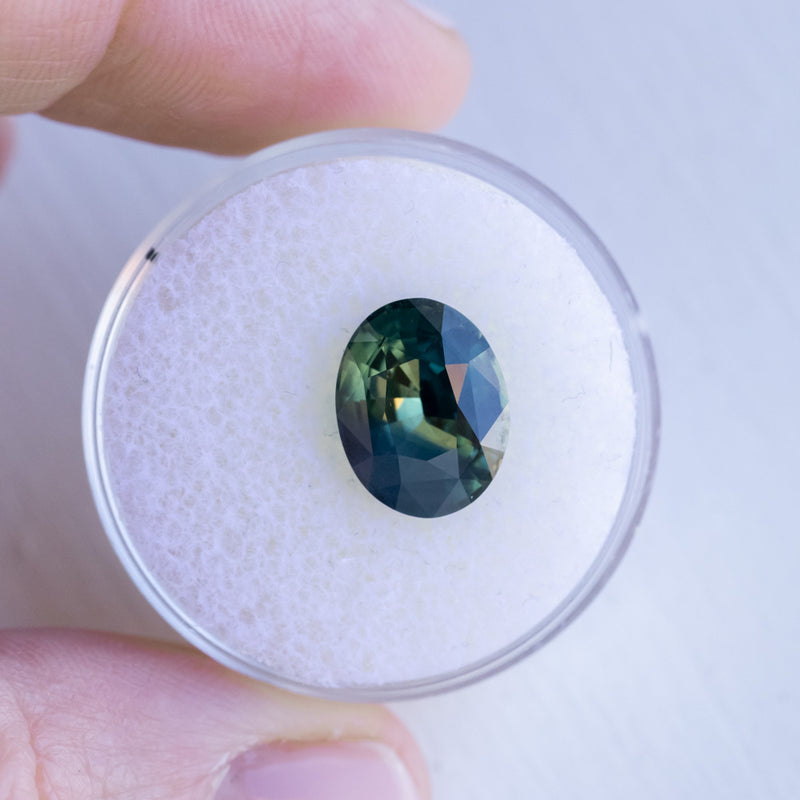 4.58CT OVAL MADAGASCAR SAPPHIRE, PARTI BLUE GREEN YELLOW, 11.20X8.76X5.54MM