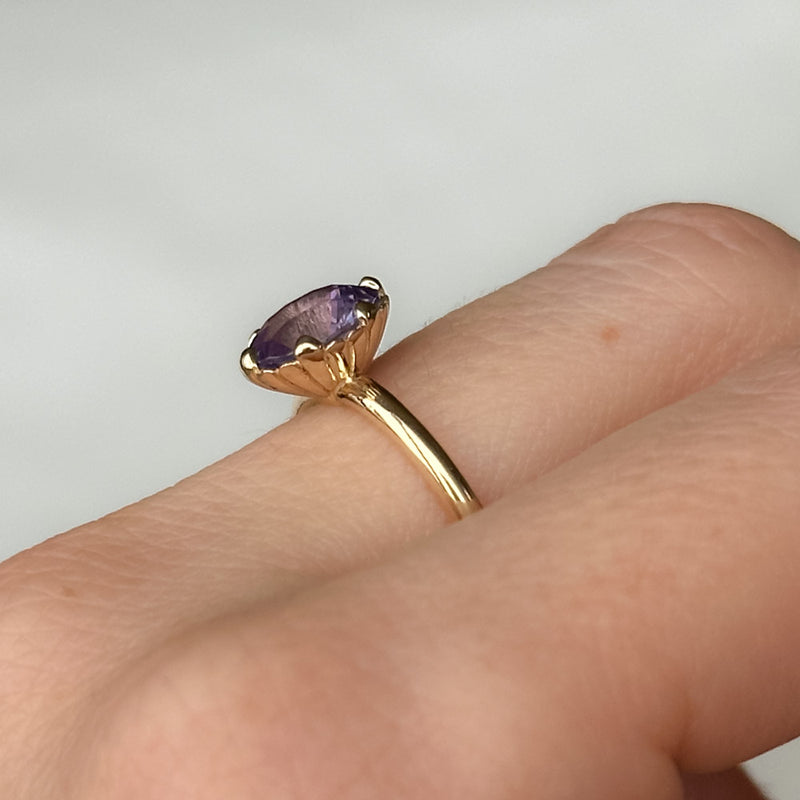 1.97ct Lavender Oval Sapphire Scallop Cup Solitaire in 14k Yellow Gold
