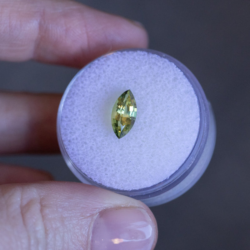 1.12CT MARQUISE AUSTRALIAN SAPPHIRE, PARTI GREEN YELLOW, 9.90X4.90MM, UNTREATED