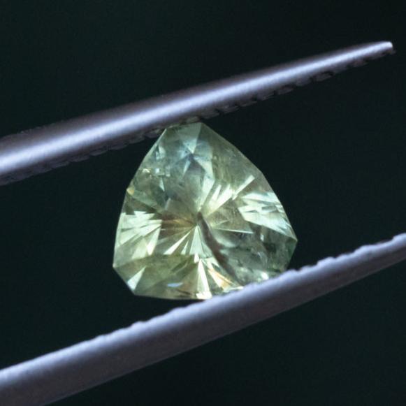 0.99CT TRILLION MONTANA SAPPHIRE, LIGHT LIME GREEN PARTI, 6X3.8MM