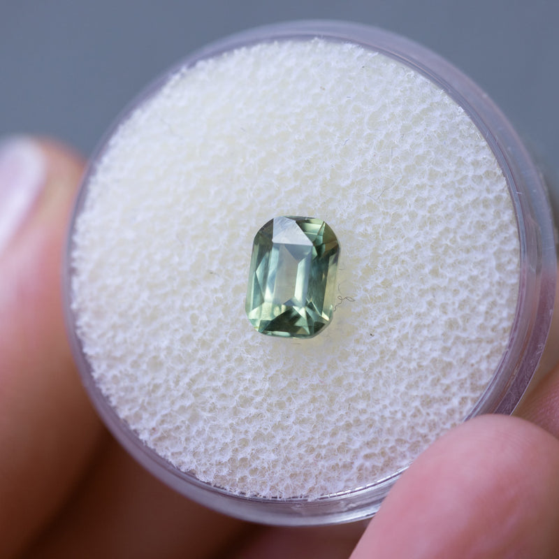 1.55CT ELONGATED CUSHION NIGERIAN SAPPHIRE, PARTI LIGHT GREEN YELLOW, 7.21X5.24X4.05MM, UNTREATED