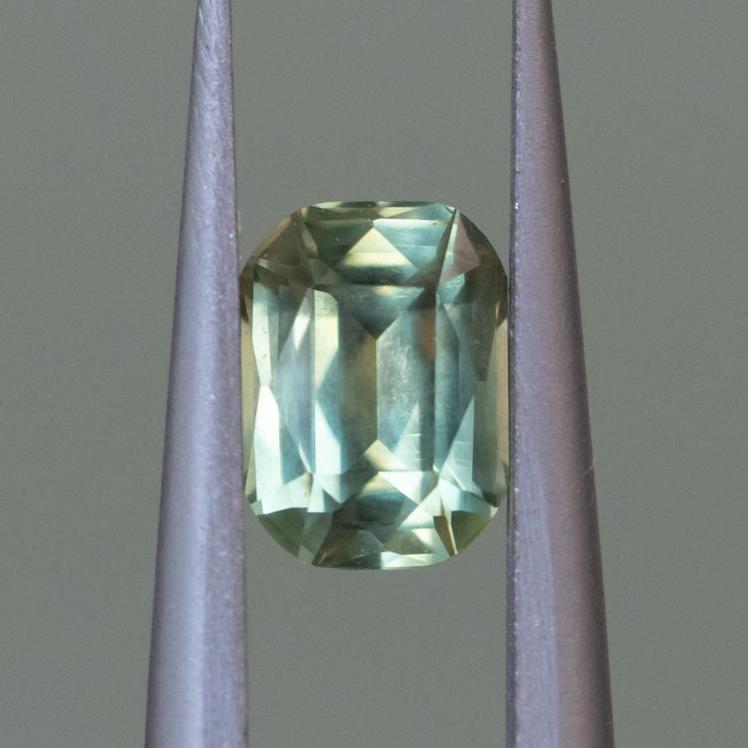 1.55CT ELONGATED CUSHION NIGERIAN SAPPHIRE, PARTI LIGHT GREEN YELLOW, 7.21X5.24X4.05MM, UNTREATED