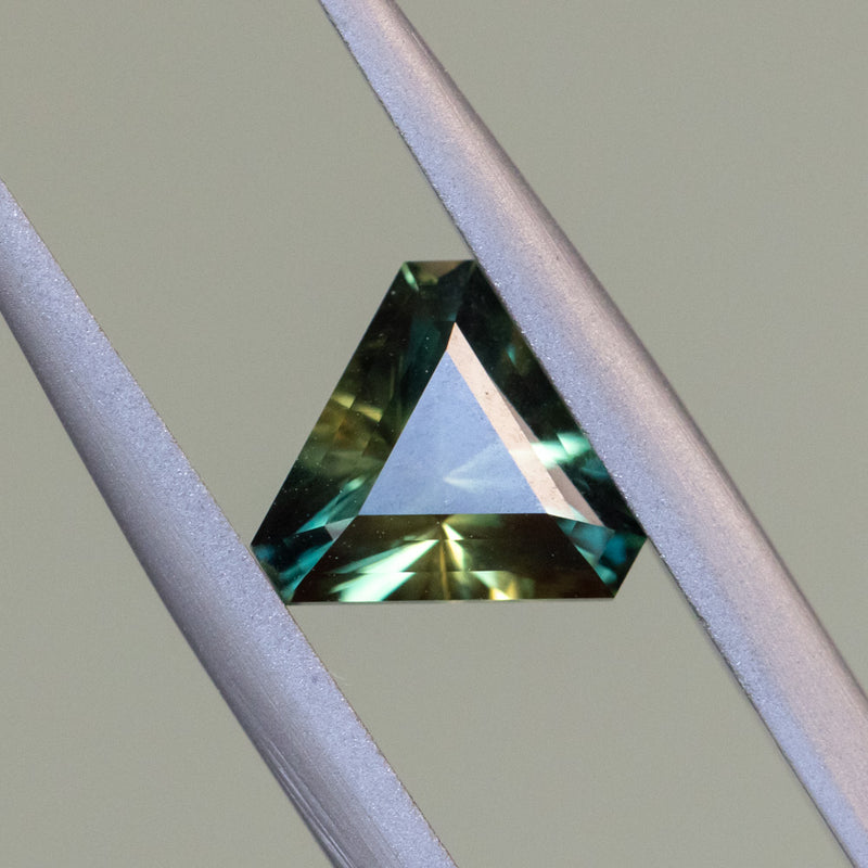 1.74CT AUSTRALIAN TRILLION SAPPHIRE, DEEP GREEN PARTI YELLOW, UNTREATED, 7.03MM