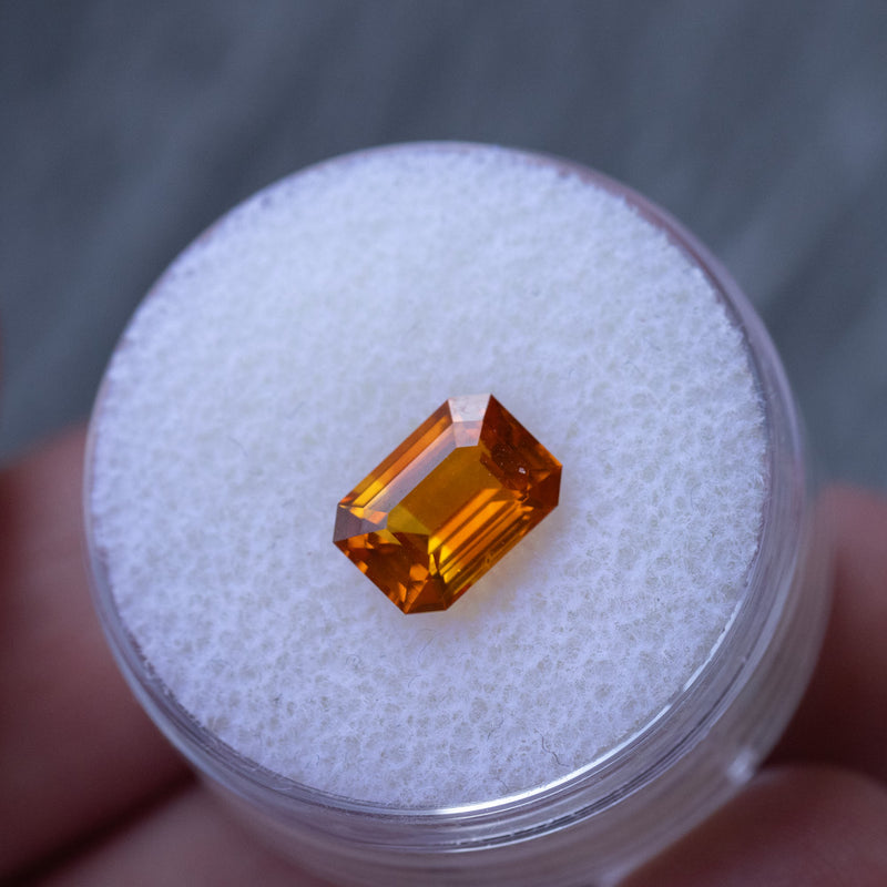 2.20CT EMERALD CUT MADAGASCAR SAPPHIRE, BICOLOR ORANGE AND YELLOW, 8.73X6.19X3.98MM