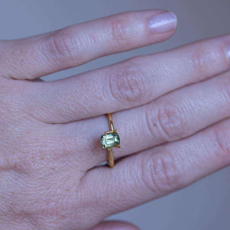 1.02CT ELONGATED CUSHION AUSTRALIAN SAPPHIRE, PARTI LIGHT GREEN YELLOW, 6.06X4.8X3.67MM