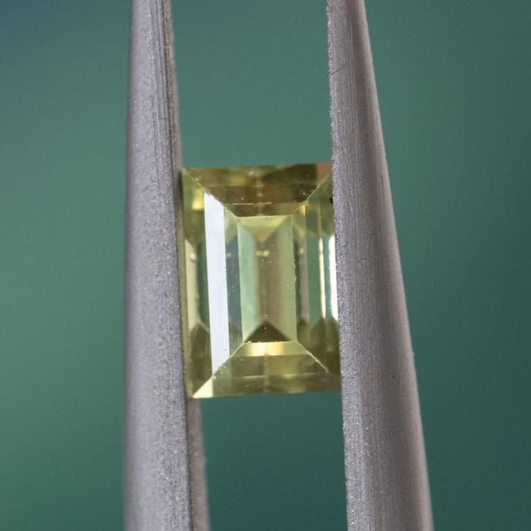 1.50CT BAGUETTE AUSTRALIAN SAPPHIRE, LIGHT YELLOW GREEN, 6.36X4.38X4.79MM