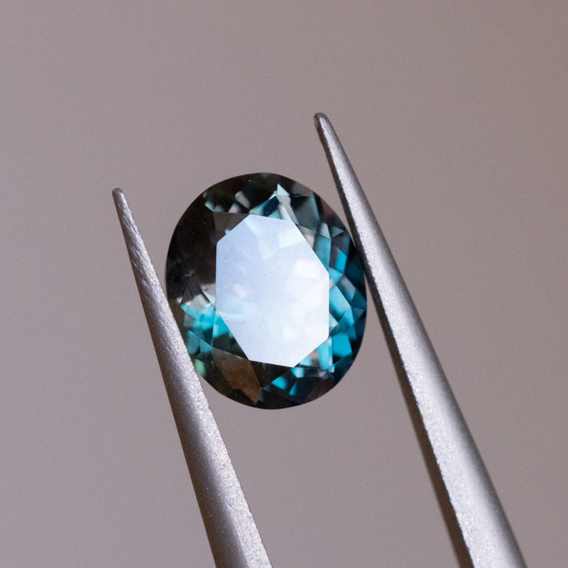 2.29CT OVAL SONGEAN SAPPHIRE, COLOR SHIFTING TEAL GREEN TO PURPLE, UNTREATED, 8.5X7X4.68MM