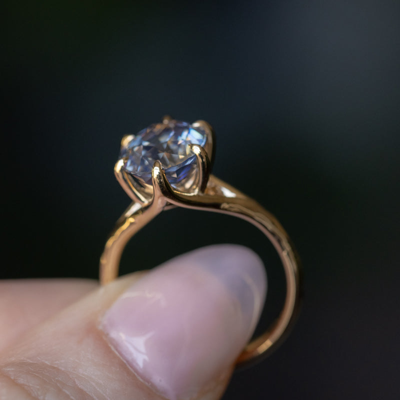 4.0ct Bicolor Parti Oval Sapphire Low Profile Six Prong Split Shank Evergreen Solitaire in 14k Yellow Gold