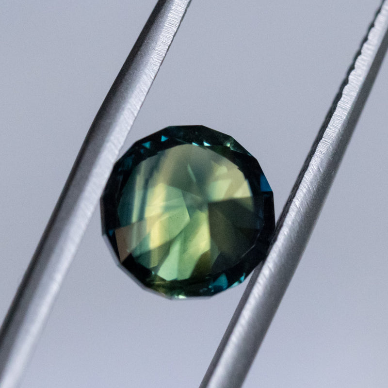 2.7CT FANCY ROUND AUSTRALIAN SAPPHIRE, DEEP PARTI GREEN YELLOW TEAL, UNTREATED, 7.8X5MM