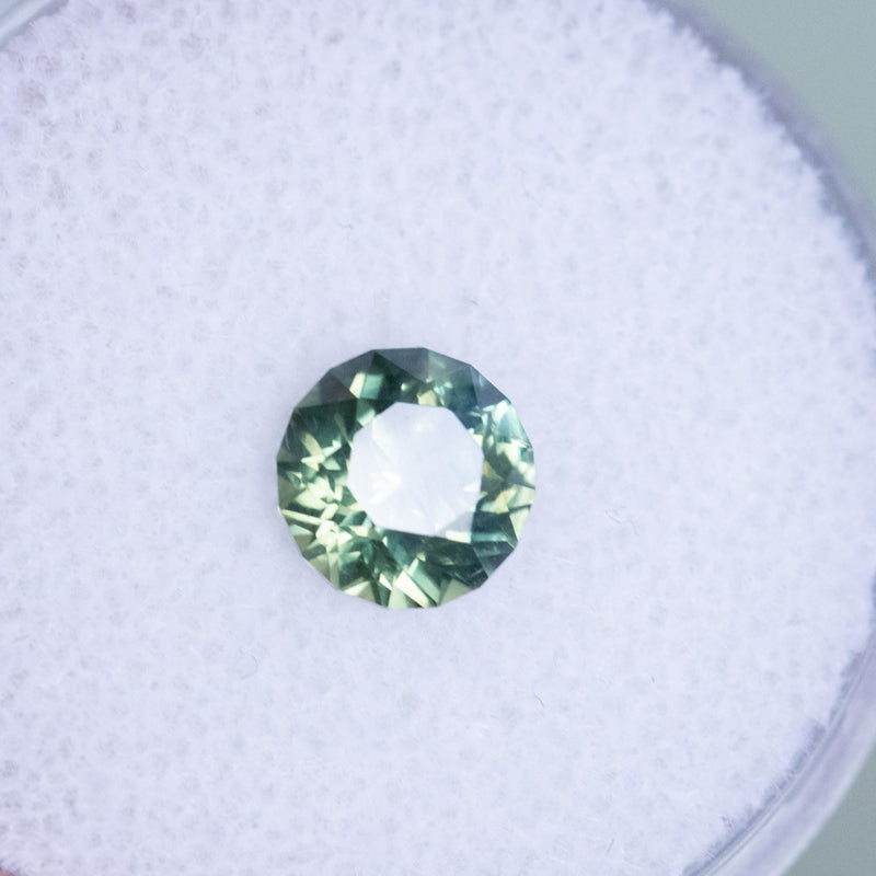 1.51CT ROUND AUSTRALIAN SAPPHIRE, SPARKLING JUNGLE PARTI GREEN, UNTREATED, 6.55X4.48MM