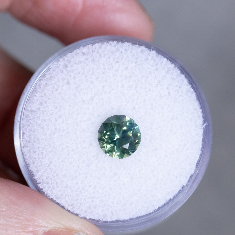 1.51CT ROUND AUSTRALIAN SAPPHIRE, SPARKLING JUNGLE PARTI GREEN, UNTREATED, 6.55X4.48MM